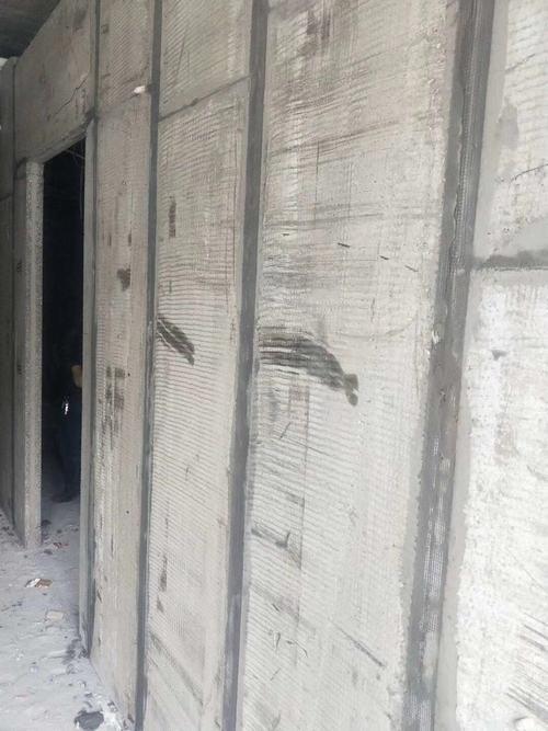 輕質(zhì)隔墻板