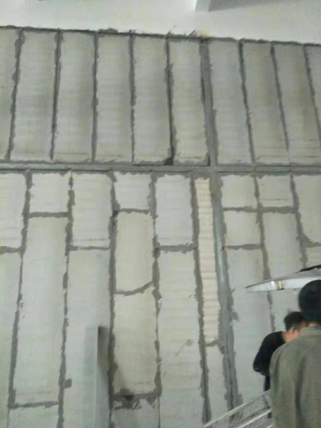 復(fù)合夾芯墻板 復(fù)合夾芯墻板